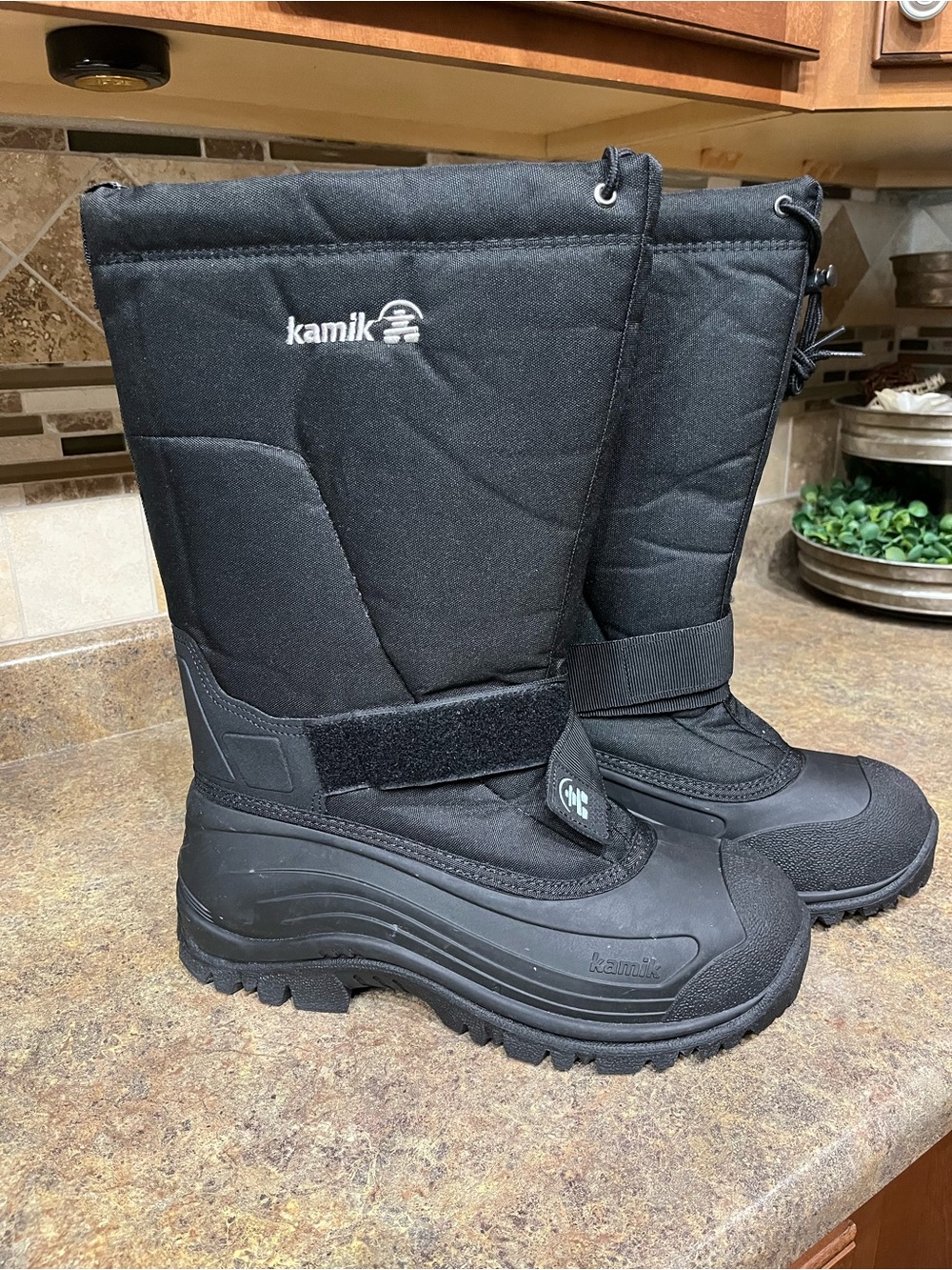 NWOT Kamik Greenbay 4 Men’s 12 Black Waterproof Insulated Snow Boots WINTER SKI